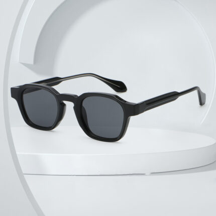 Lunettes de soleil avec protection solaire à base d'acide propionique