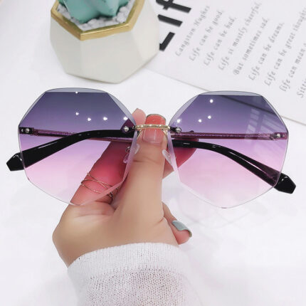 Lunettes de soleil polygonales aux bords coupés pour femmes
