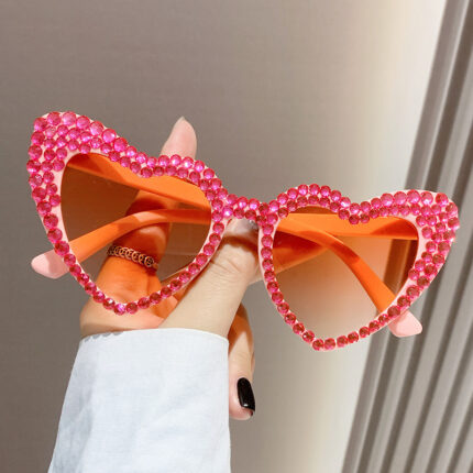 Lunettes de soleil en forme de cœur à la mode pour femmes