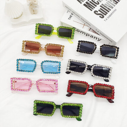 Lunettes de soleil avec diamants à la mode pour femmes