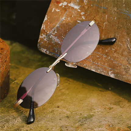 Lunettes de soleil multicolore à monture en métal ovale