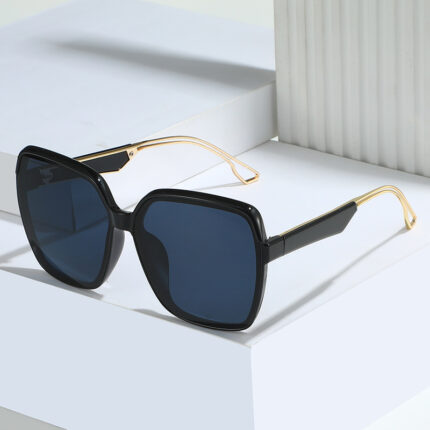 Lunettes de soleil aux couleurs dégradées à la mode pour femmes